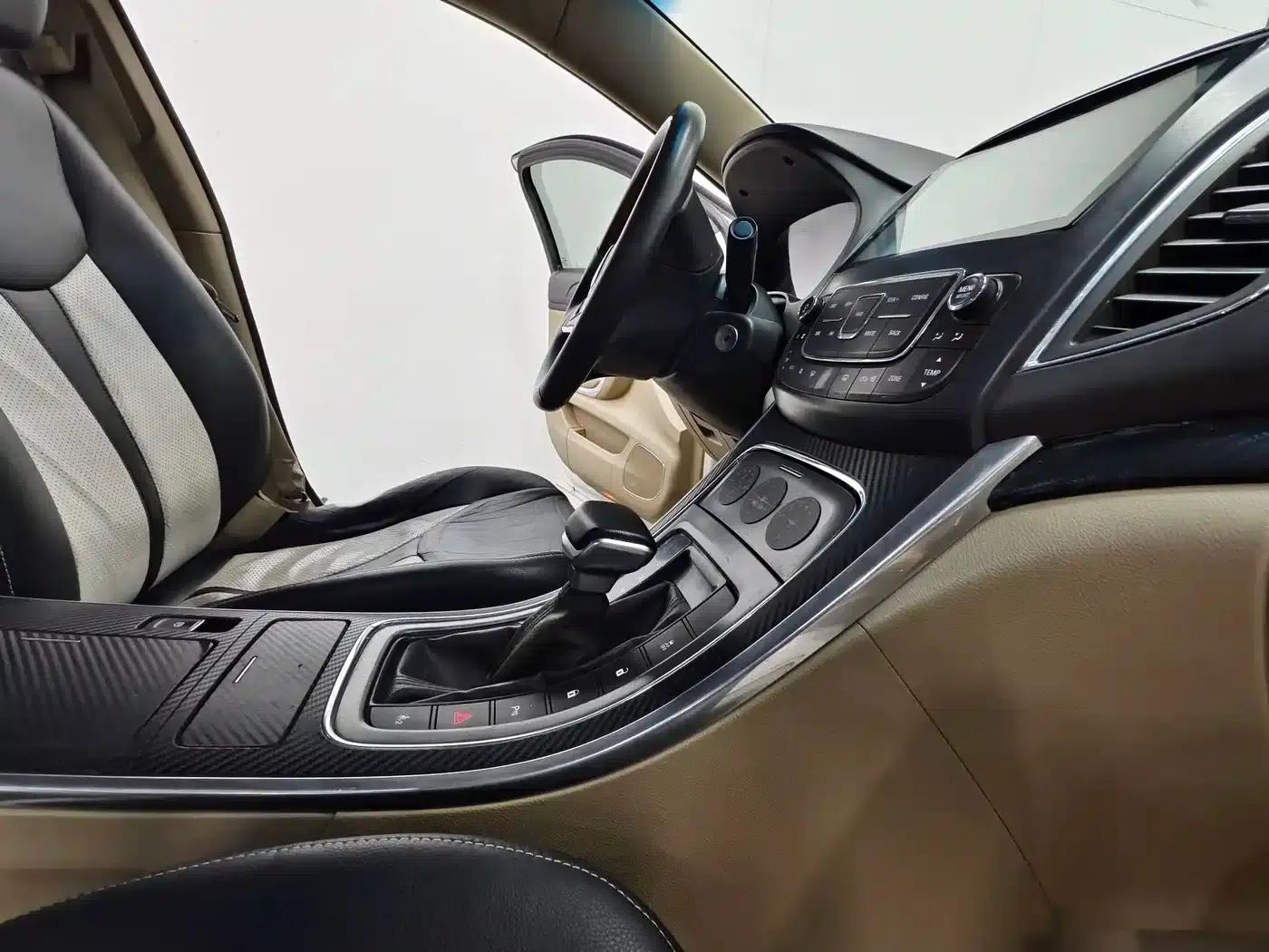 Roewe 950 2012 2.0L Elegant Edition — миниатюра 15