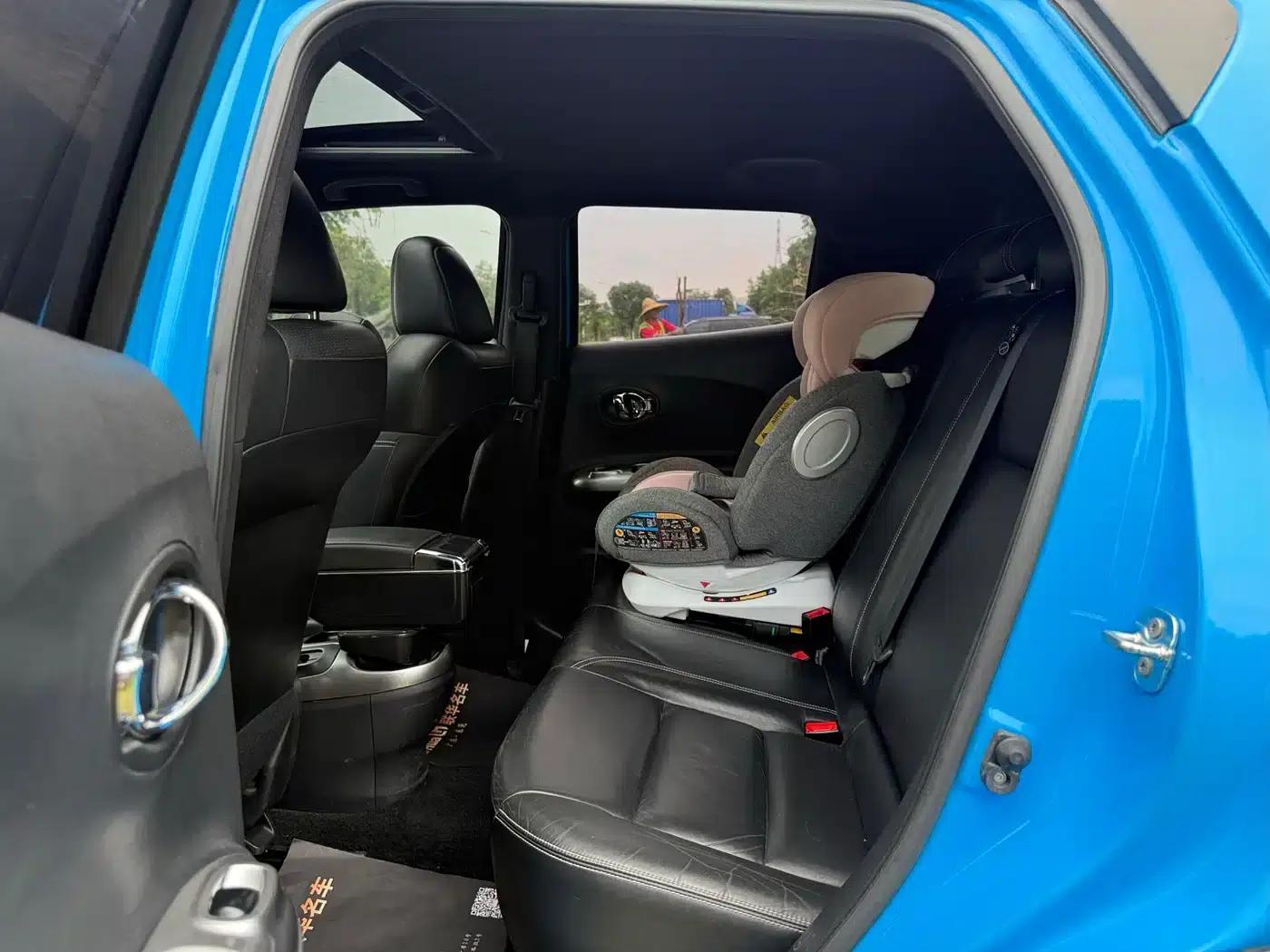 Infiniti ESQ 2014 1.6L Premium Edition — миниатюра 10