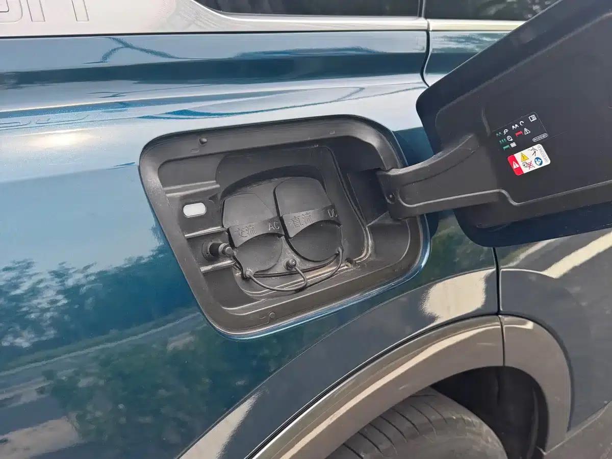 Audi Q5 e-tron 2022 Model 40 e-tron Star Edition - Fashion Set — миниатюра 15