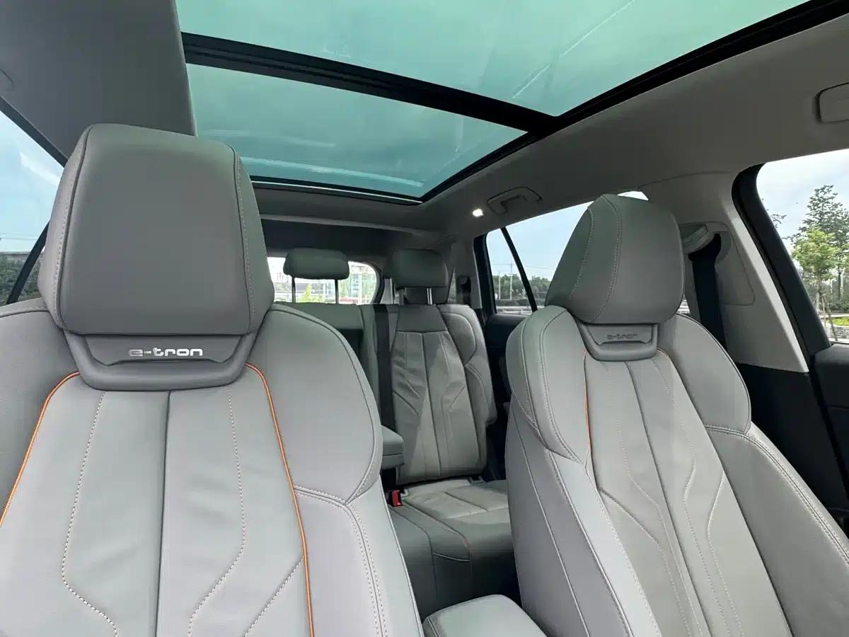 Audi Q5 e-tron 2022 Model 40 e-tron Star Edition - Fashion Set — миниатюра 20