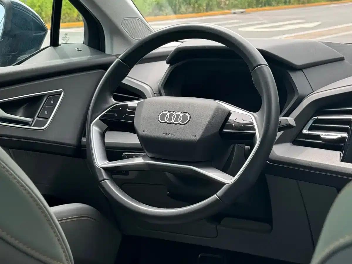 Audi Q5 e-tron 2022 Model 40 e-tron Star Edition - Fashion Set — миниатюра 24