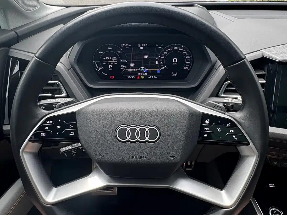 Audi Q5 e-tron 2022 Model 40 e-tron Star Edition - Fashion Set — миниатюра 26