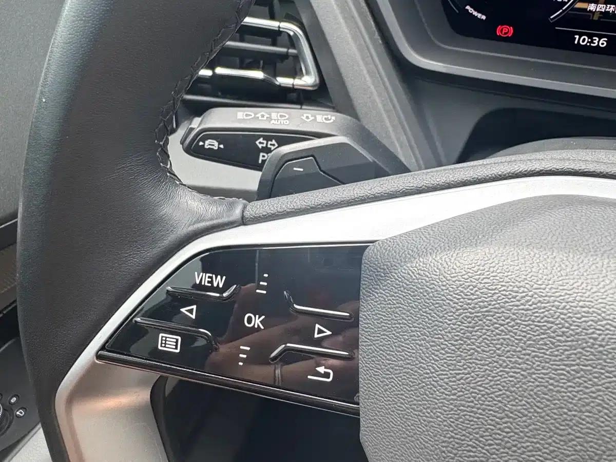Audi Q5 e-tron 2022 Model 40 e-tron Star Edition - Fashion Set — миниатюра 29