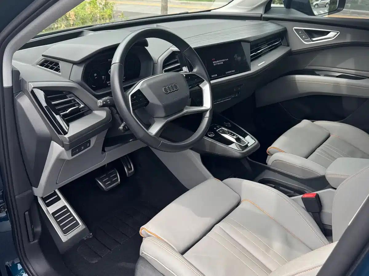 Audi Q5 e-tron 2022 Model 40 e-tron Star Edition - Fashion Set — миниатюра 9