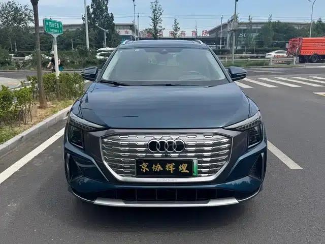 Audi Q5 e-tron 2022 Model 40 e-tron Star Edition - Fashion Set