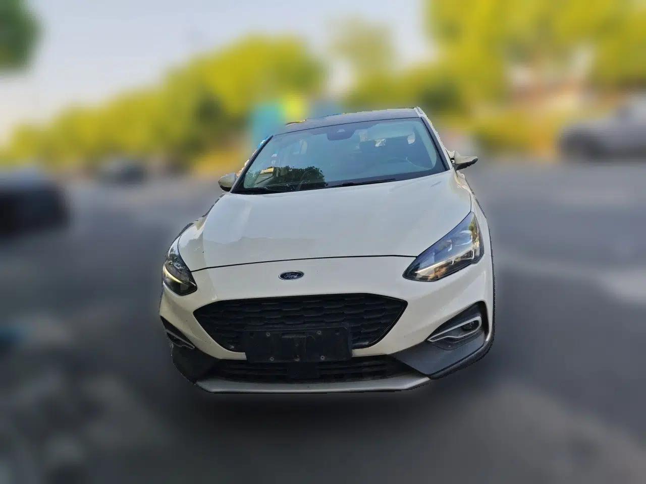 Ford Focus Active 2020 EcoBoost 180 Automatic Titanium Edition — миниатюра 2