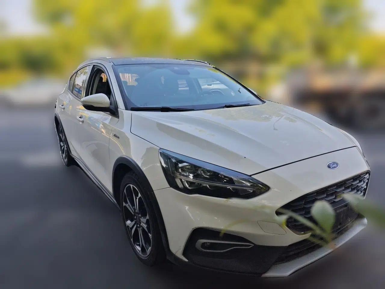 Ford Focus Active 2020 EcoBoost 180 Automatic Titanium Edition — миниатюра 3