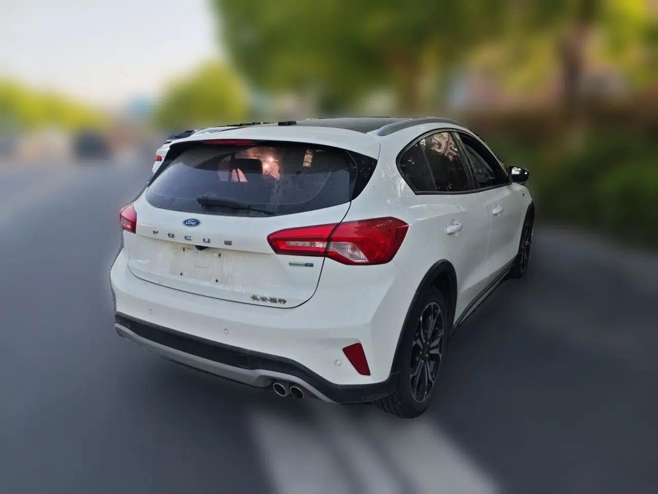 Ford Focus Active 2020 EcoBoost 180 Automatic Titanium Edition — миниатюра 6