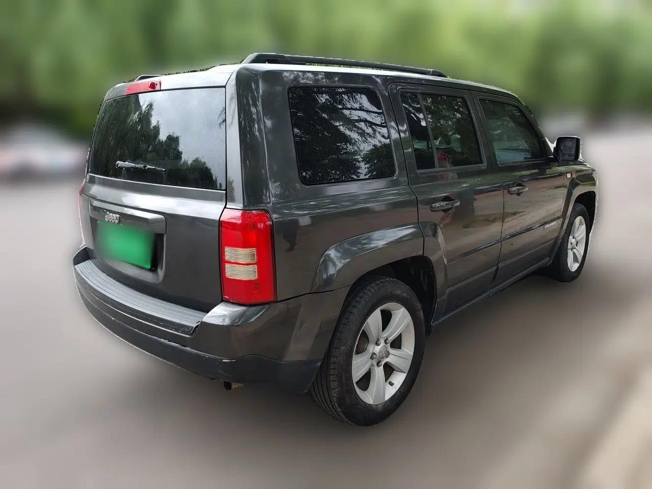 Jeep Patriot 2014 2.4L Sport Edition — миниатюра 6