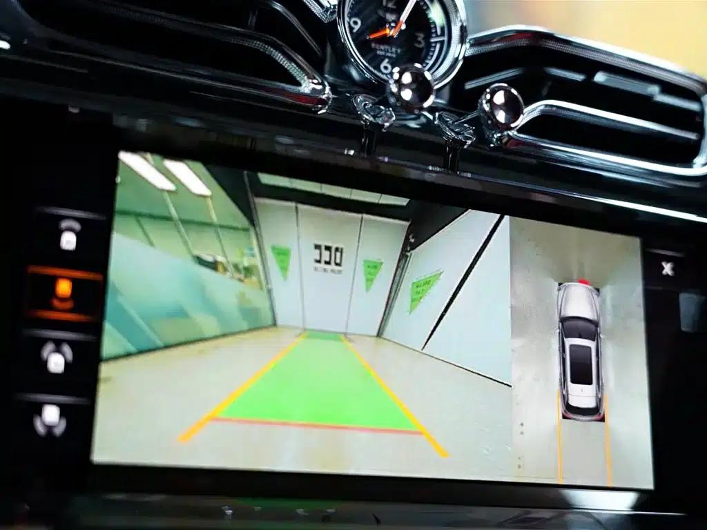 Bentayga Plug-in Hybrid 2021 3.0T PHEV — миниатюра 13