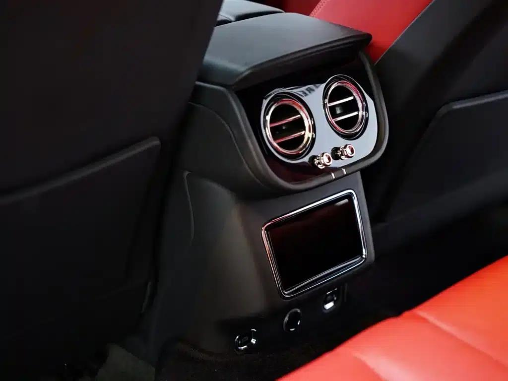 Bentayga Plug-in Hybrid 2021 3.0T PHEV — миниатюра 40