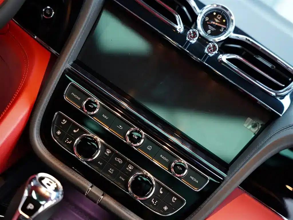 Bentayga Plug-in Hybrid 2021 3.0T PHEV — миниатюра 57