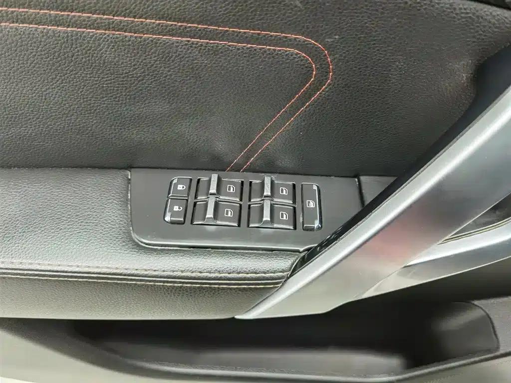 Beijing BJ20 2016 1.5T CVT Luxury Edition — миниатюра 9