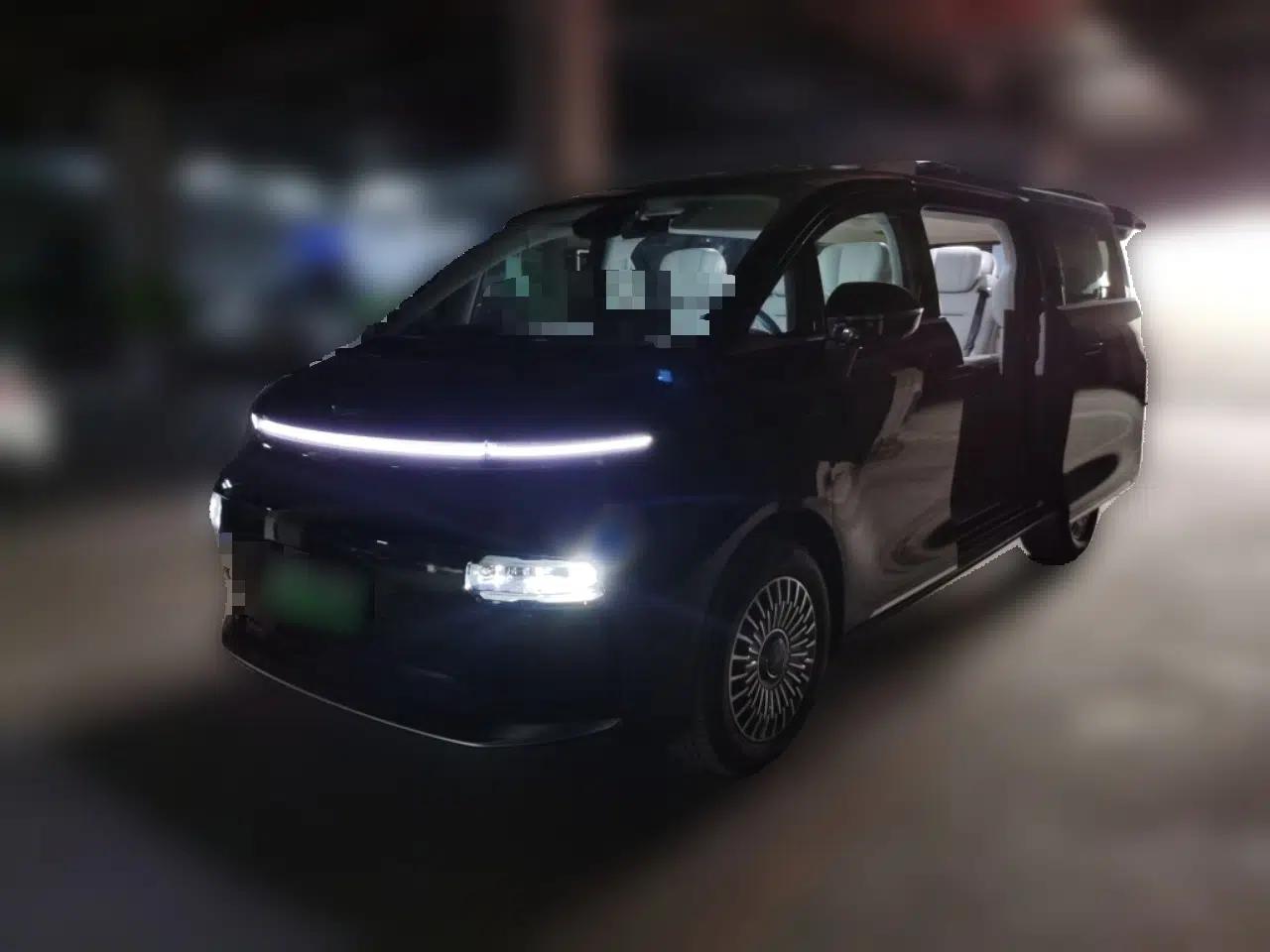 Geely Galaxy LEVC L380 2025 650 km Flagship Edition All-Wheel Drive — миниатюра 1