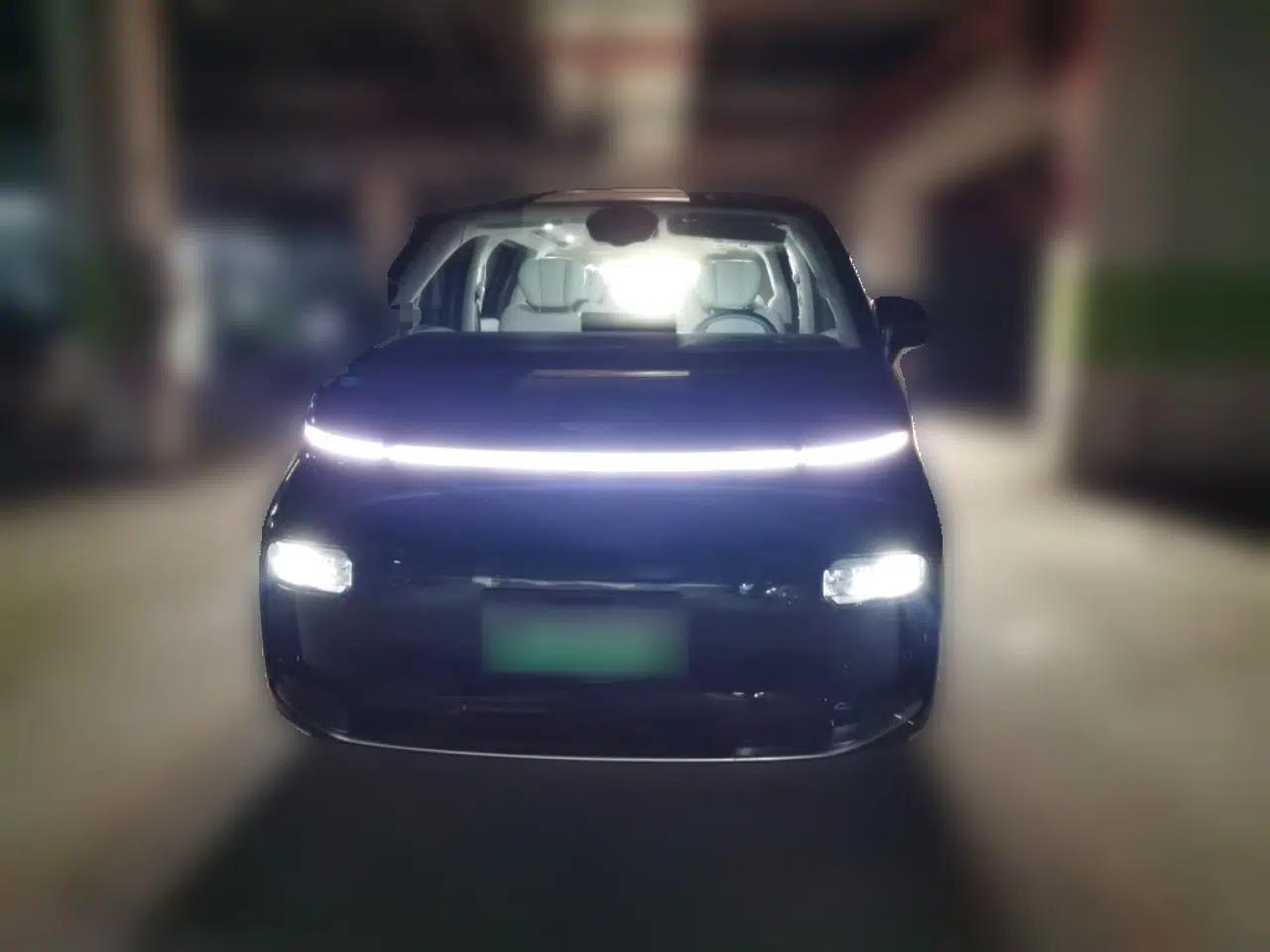 Geely Galaxy LEVC L380 2025 650 km Flagship Edition All-Wheel Drive — миниатюра 2
