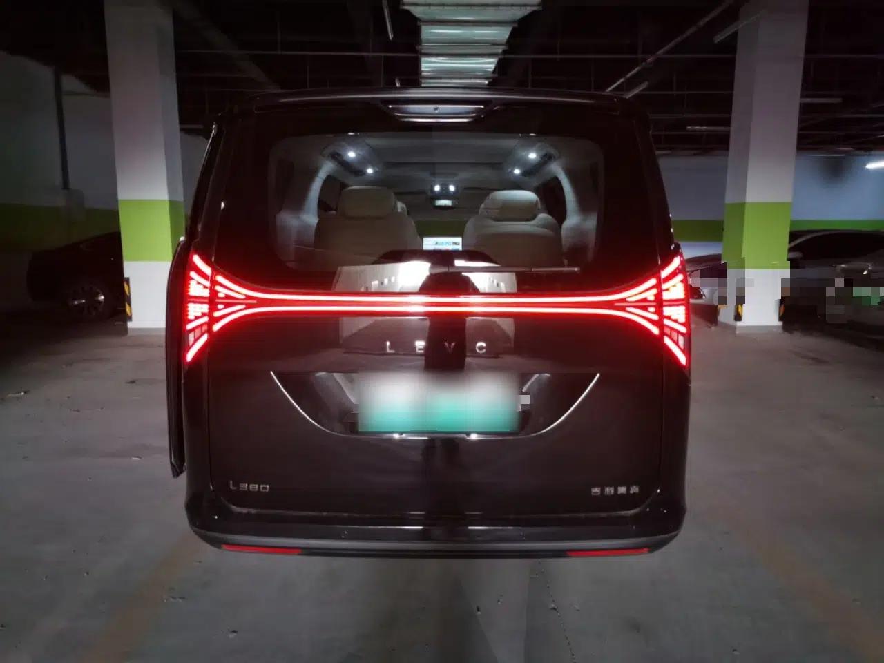 Geely Galaxy LEVC L380 2025 650 km Flagship Edition All-Wheel Drive — миниатюра 3