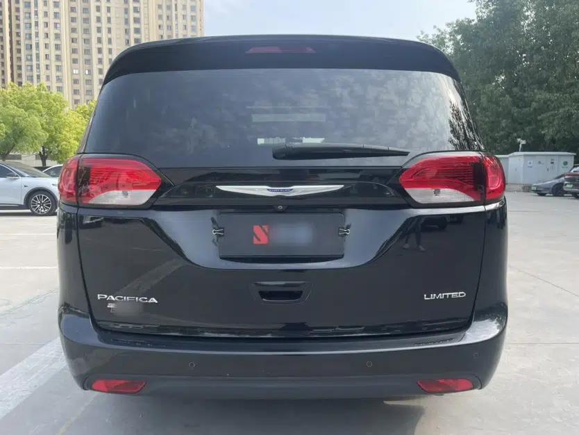Chrysler Grand Voyager 2017 3.6L Premium Edition — миниатюра 8