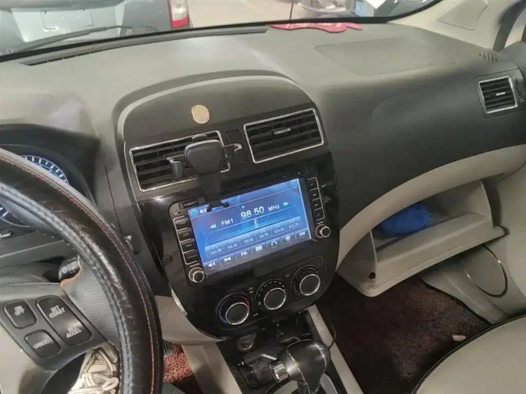Jingyi XV 2015 1.6L CVT Deluxe Edition — миниатюра 13