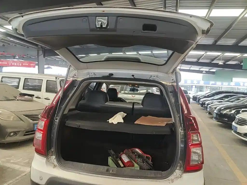 Jingyi XV 2015 1.6L CVT Deluxe Edition — миниатюра 19