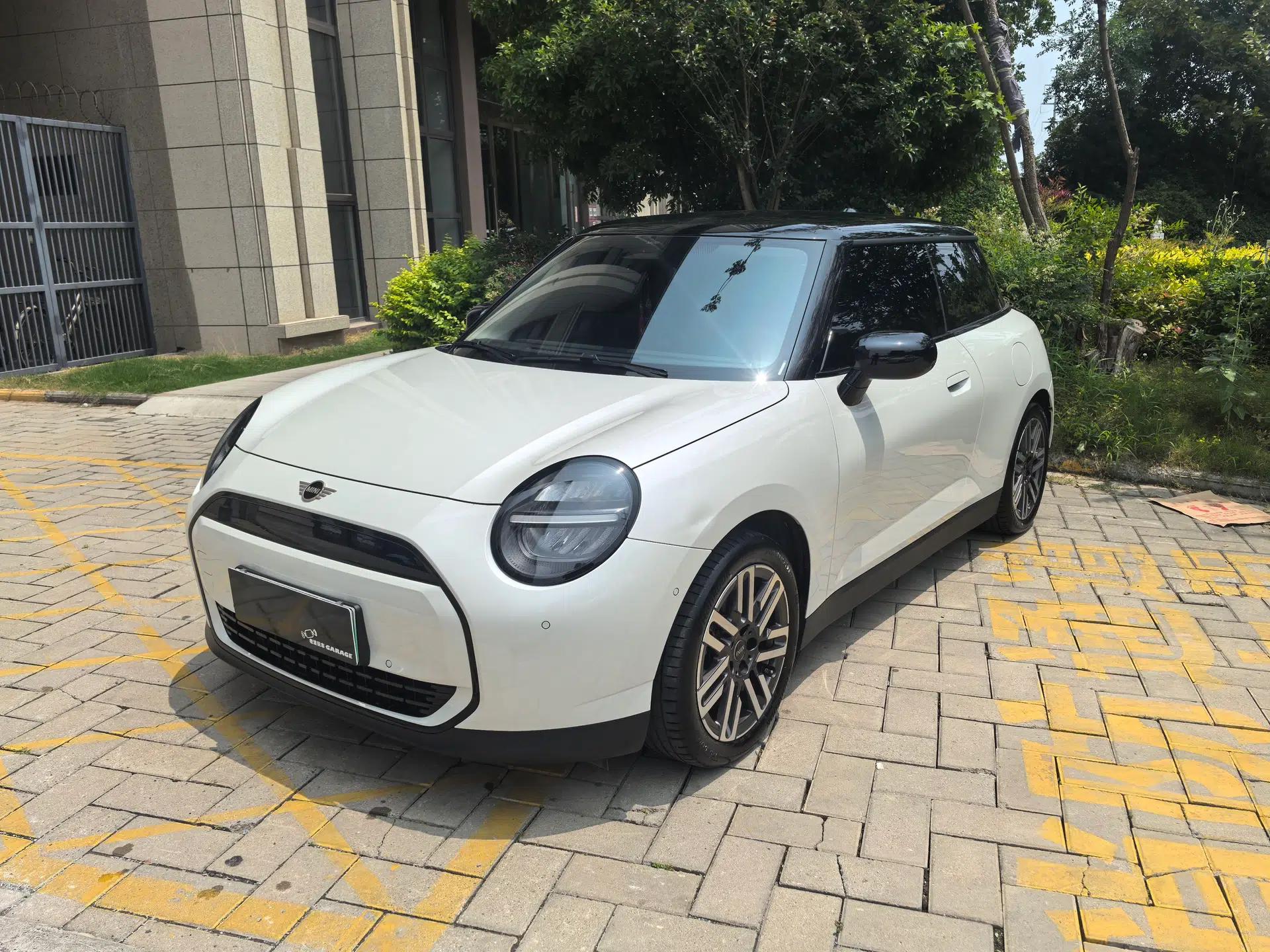 MINI Electric COOPER 2024 456km COOPER E Classic Edition — миниатюра 1