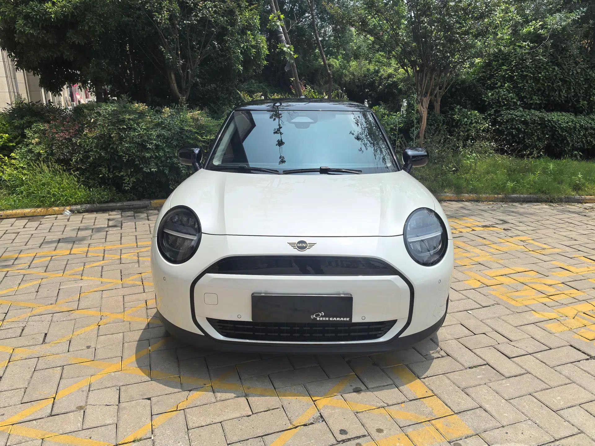 MINI Electric COOPER 2024 456km COOPER E Classic Edition — миниатюра 2