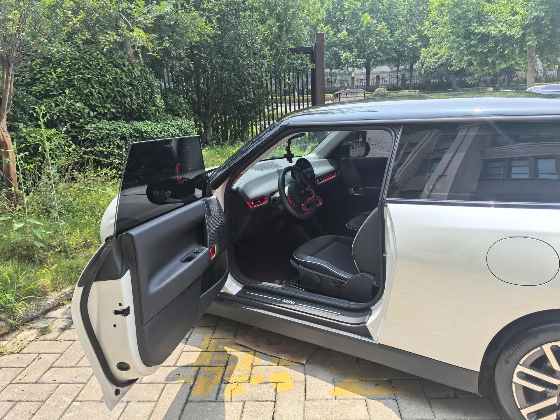 MINI Electric COOPER 2024 456km COOPER E Classic Edition — миниатюра 12