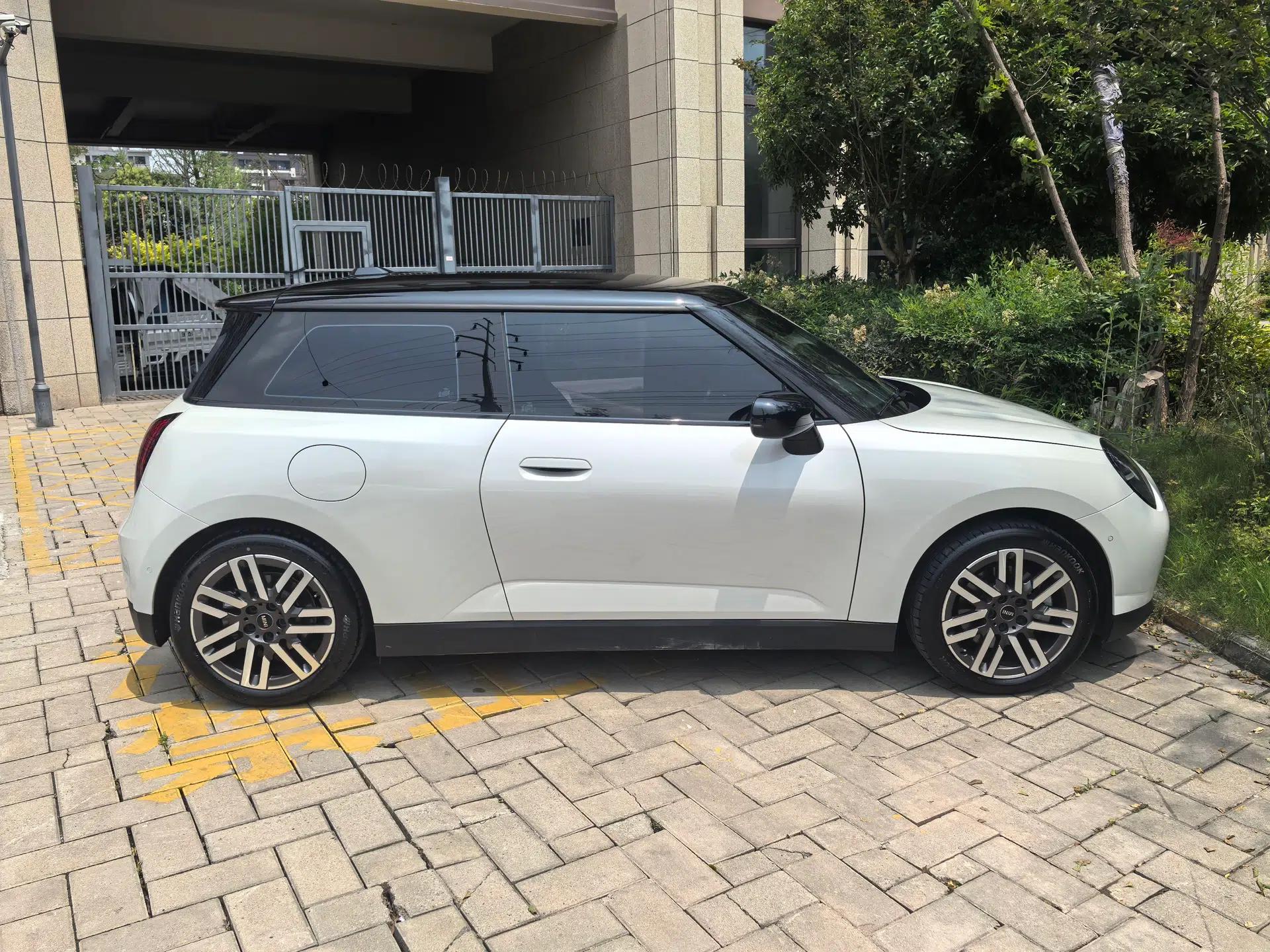 MINI Electric COOPER 2024 456km COOPER E Classic Edition — миниатюра 4