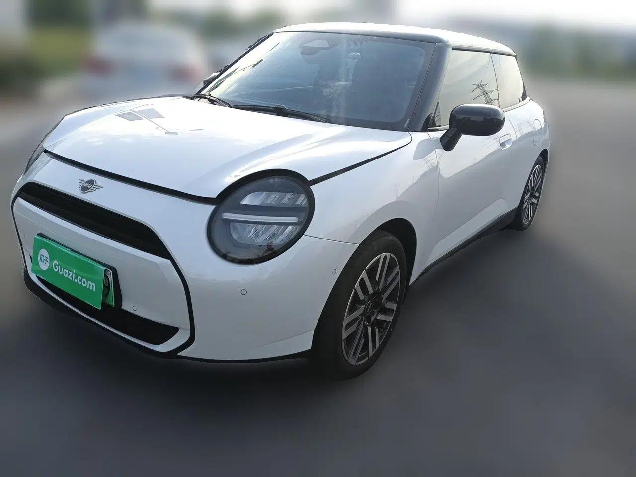 MINI Electric COOPER 2024 456km COOPER E Classic Edition — миниатюра 1