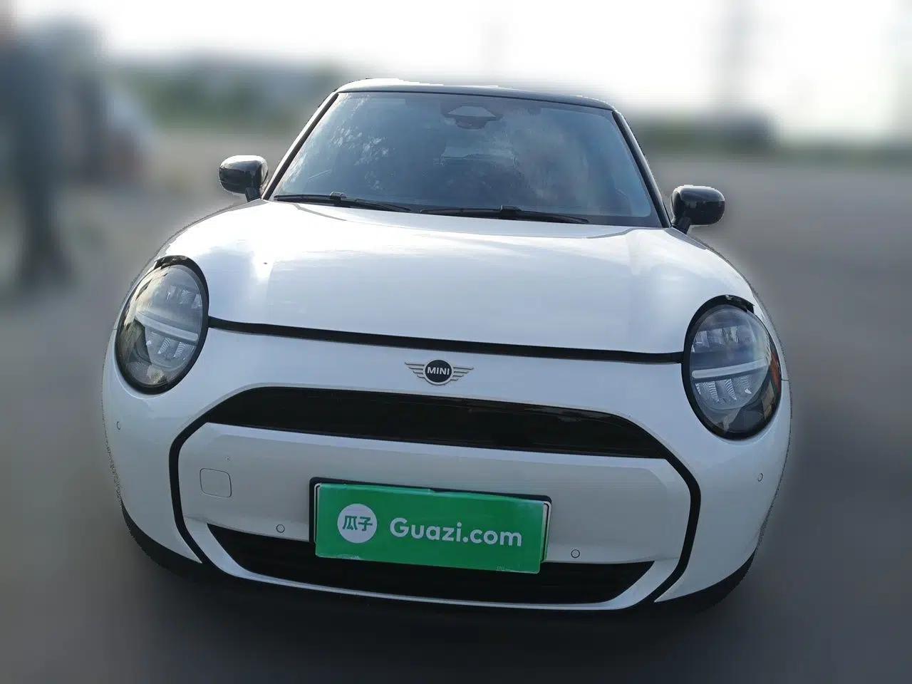 MINI Electric COOPER 2024 456km COOPER E Classic Edition — миниатюра 2