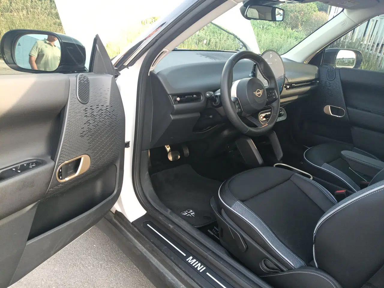 MINI Electric COOPER 2024 456km COOPER E Classic Edition — миниатюра 16