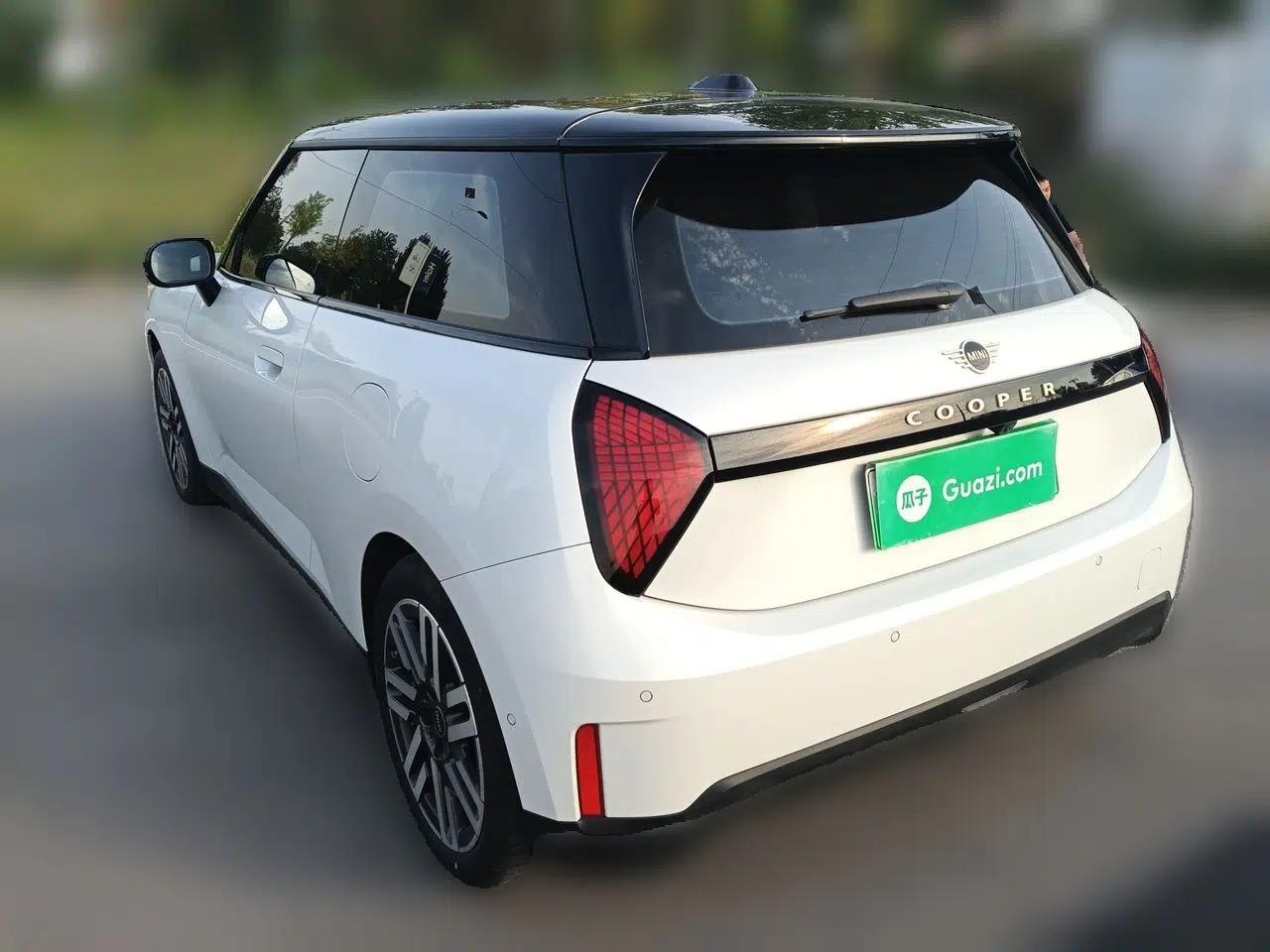 MINI Electric COOPER 2024 456km COOPER E Classic Edition — миниатюра 4