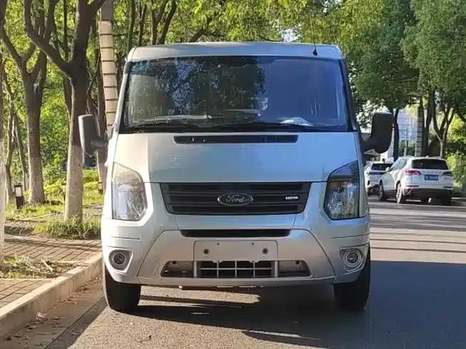 New Generation Ford Transit 2019 Model 2.2T Multi-functional Short Wheelbase Mid-Low Roof 6-Seater National VI Emission Standard — миниатюра 11