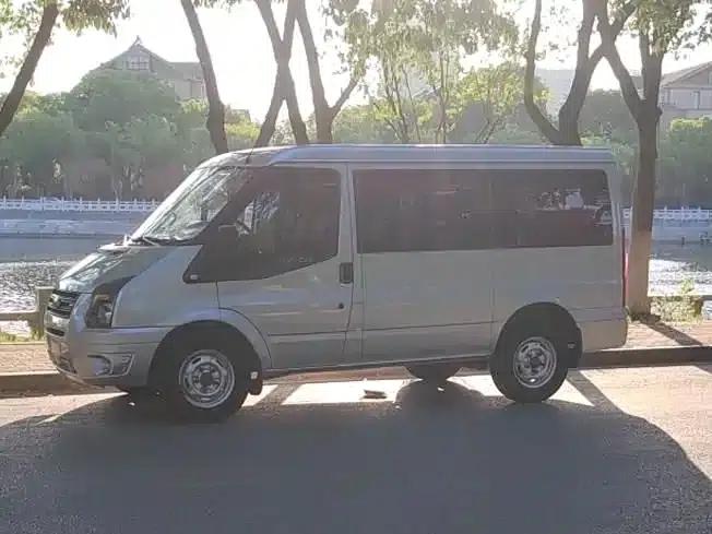 New Generation Ford Transit 2019 Model 2.2T Multi-functional Short Wheelbase Mid-Low Roof 6-Seater National VI Emission Standard — миниатюра 4
