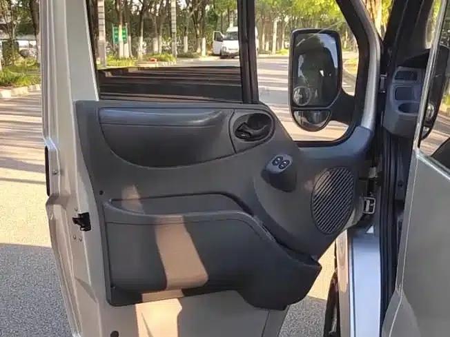 New Generation Ford Transit 2019 Model 2.2T Multi-functional Short Wheelbase Mid-Low Roof 6-Seater National VI Emission Standard — миниатюра 6