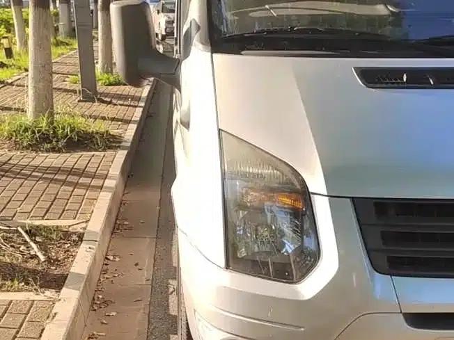 New Generation Ford Transit 2019 Model 2.2T Multi-functional Short Wheelbase Mid-Low Roof 6-Seater National VI Emission Standard — миниатюра 7