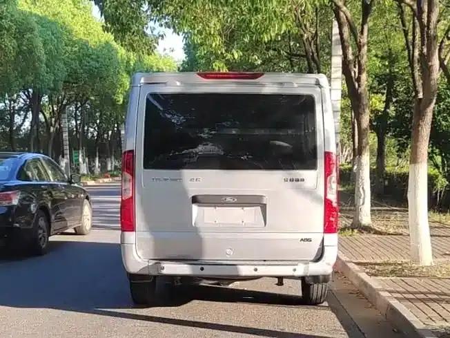 New Generation Ford Transit 2019 Model 2.2T Multi-functional Short Wheelbase Mid-Low Roof 6-Seater National VI Emission Standard — миниатюра 9