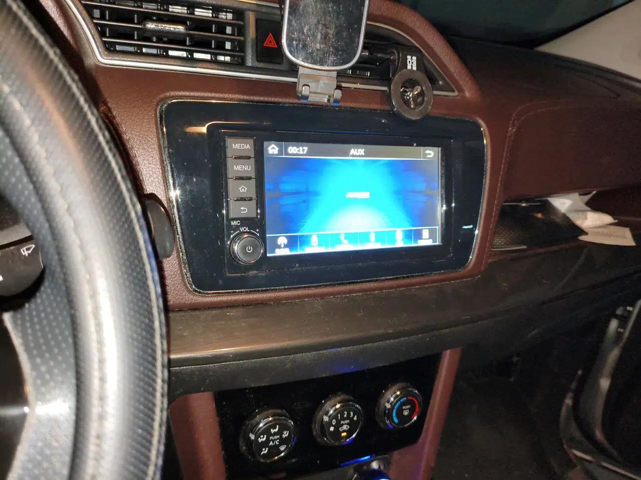 Venucia M50V 2019 1.6L CVT Luxury Edition — миниатюра 13