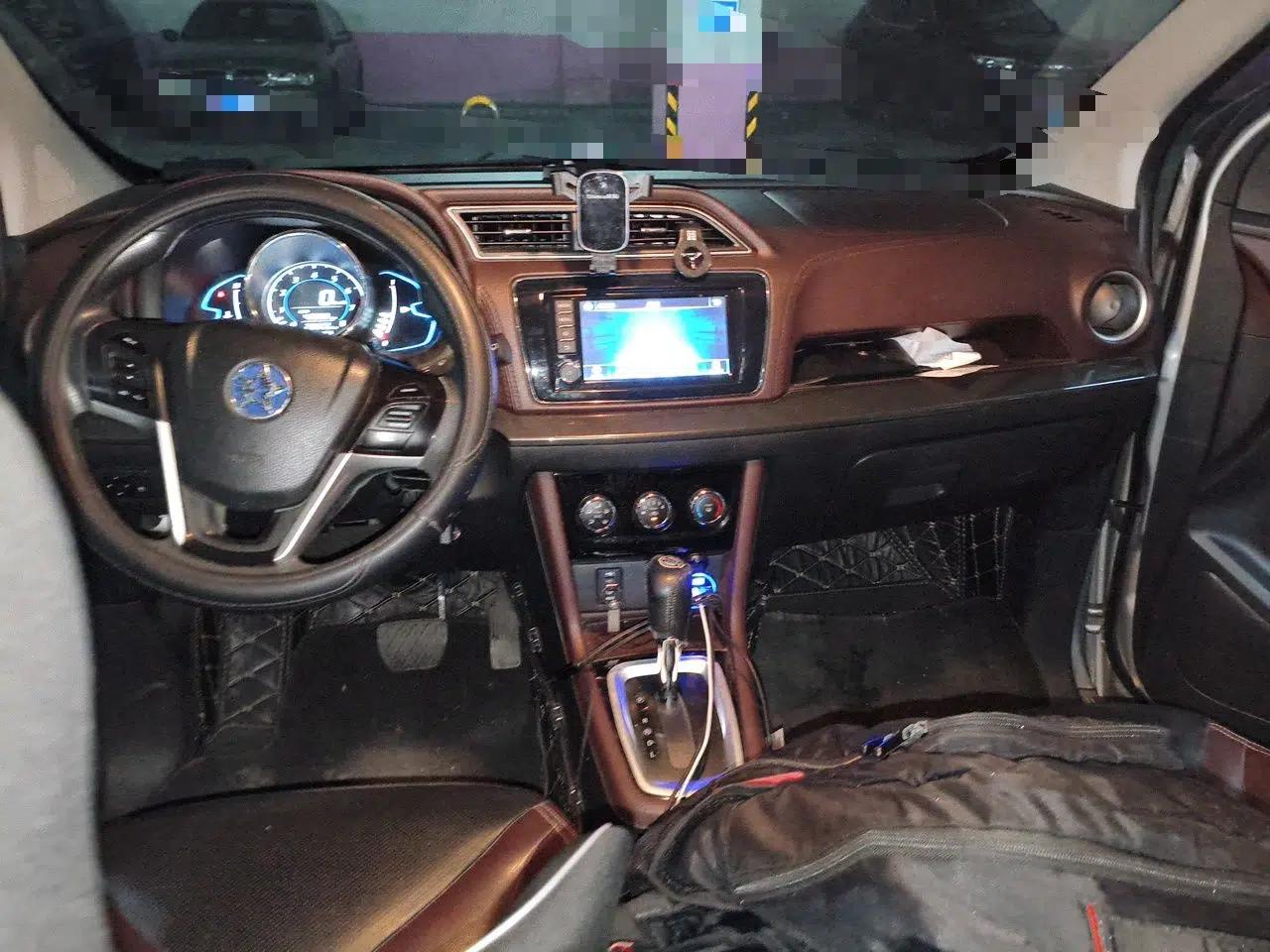 Venucia M50V 2019 1.6L CVT Luxury Edition — миниатюра 9