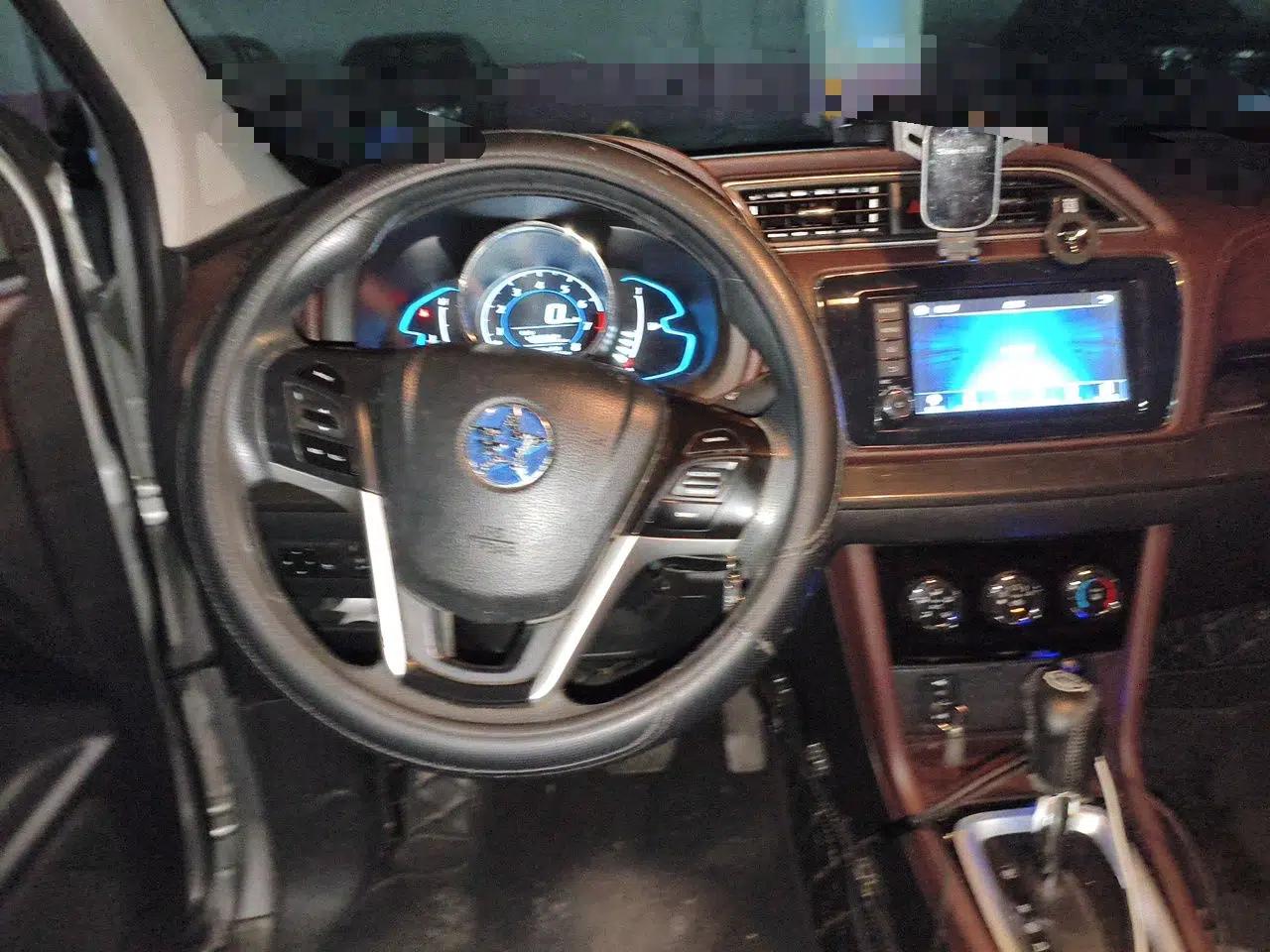 Venucia M50V 2019 1.6L CVT Luxury Edition — миниатюра 10