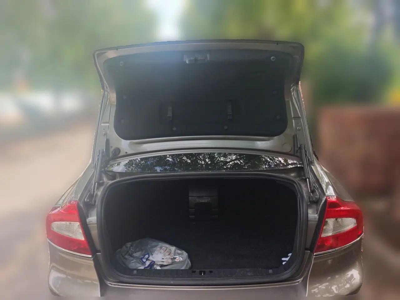 Volvo S80L 2014 2.0T T5 Luxury Executive Edition — миниатюра 19