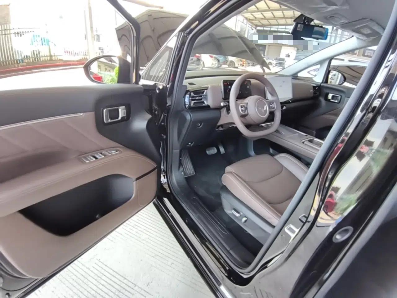 Wuling Starlight 730 2025 Model Plug-in Hybrid 125km Luxury Edition — миниатюра 18