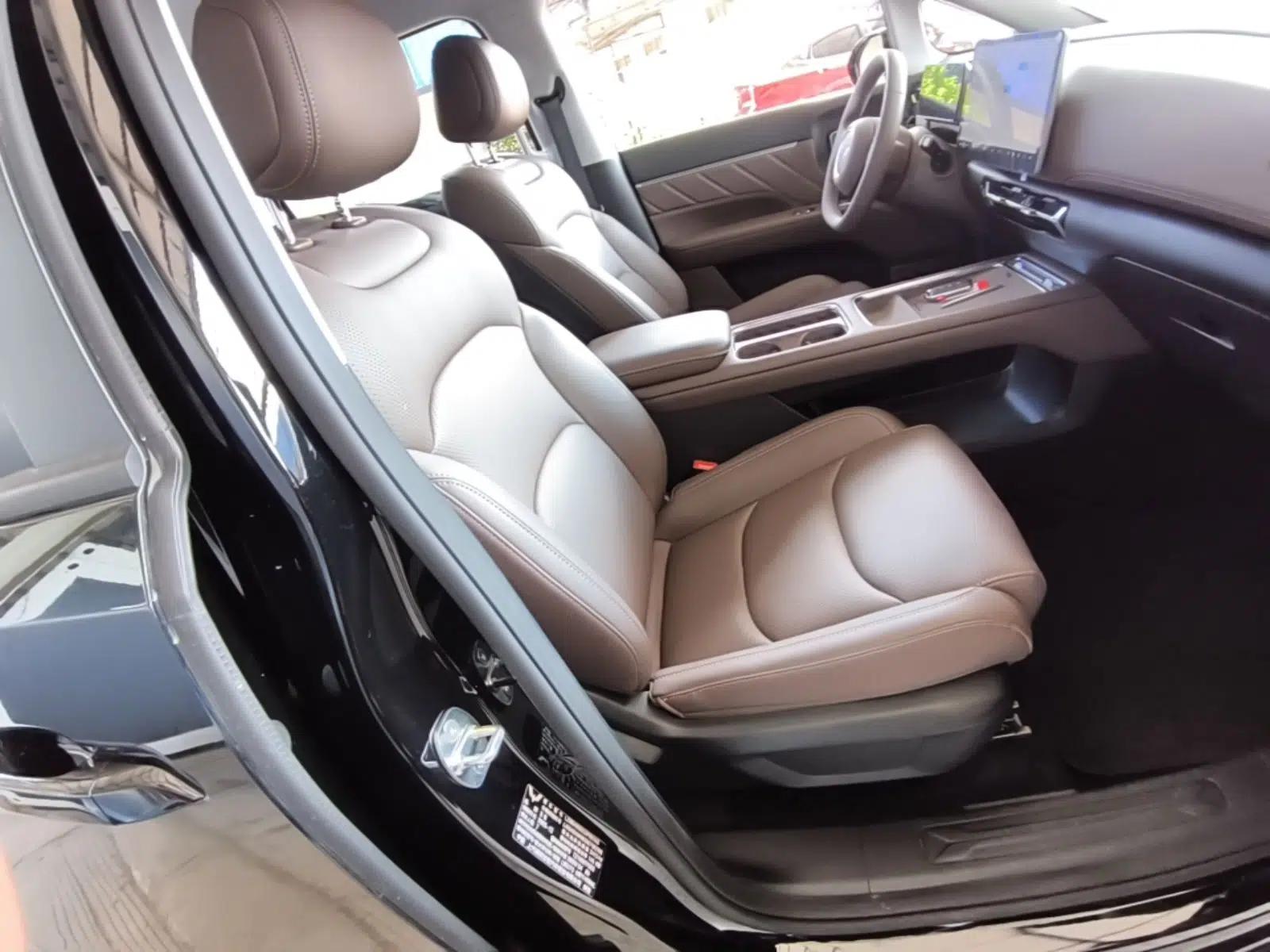 Wuling Starlight 730 2025 Model Plug-in Hybrid 125km Luxury Edition — миниатюра 19