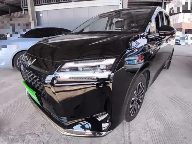 Wuling Starlight 730 2025 Model Plug-in Hybrid 125km Luxury Edition