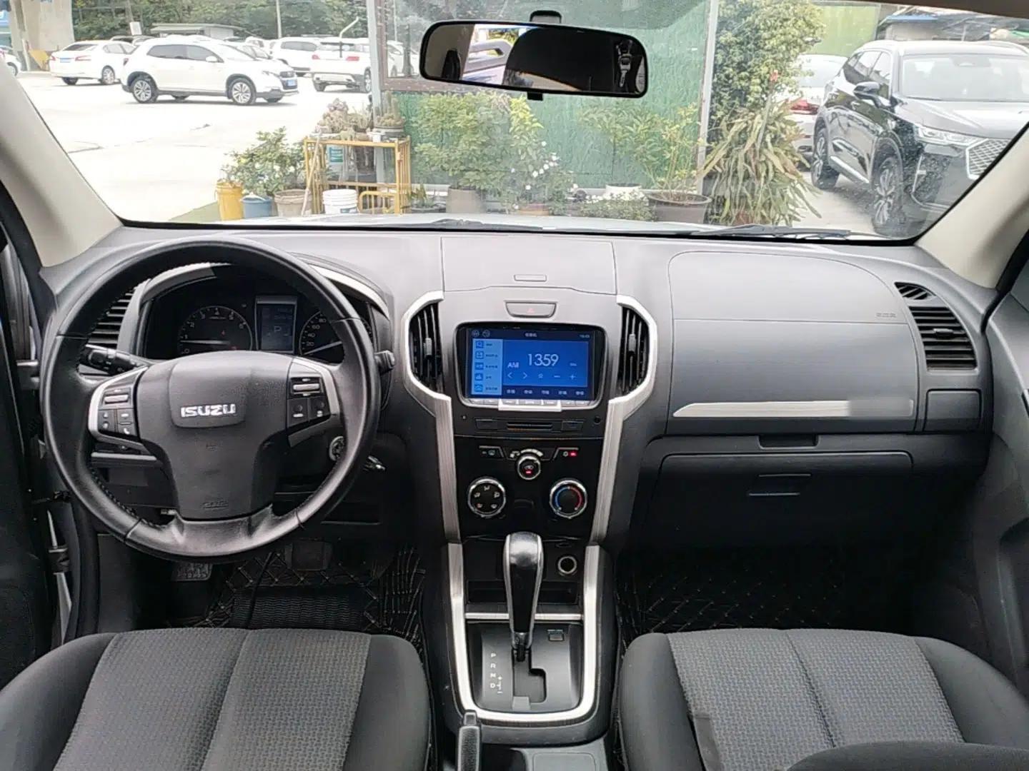 Isuzu D-MAX 2018 3.0T Two-Wheel Drive Automatic Elite Version 4JJ1-TC HI — миниатюра 12