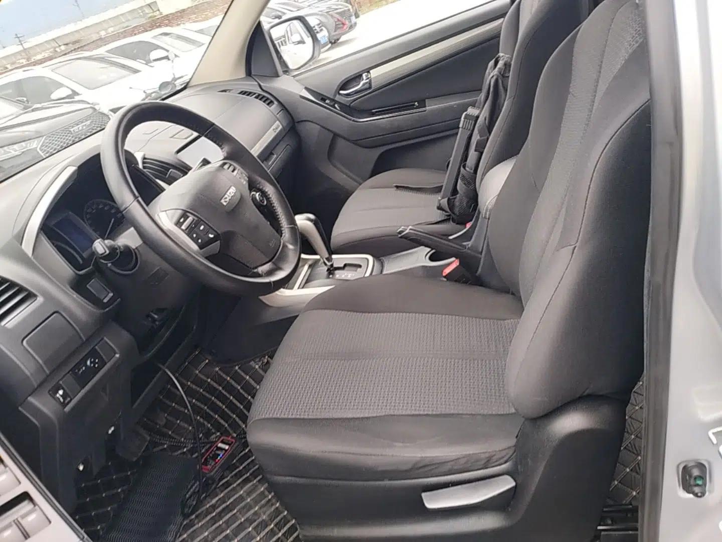 Isuzu D-MAX 2018 3.0T Two-Wheel Drive Automatic Elite Version 4JJ1-TC HI — миниатюра 17