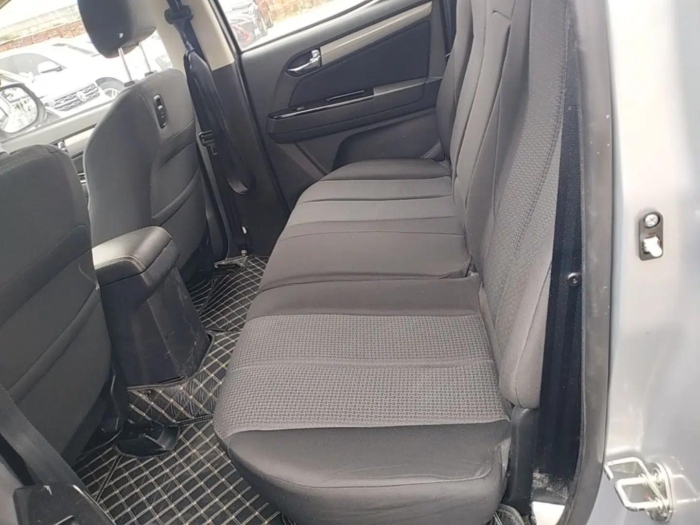 Isuzu D-MAX 2018 3.0T Two-Wheel Drive Automatic Elite Version 4JJ1-TC HI — миниатюра 20