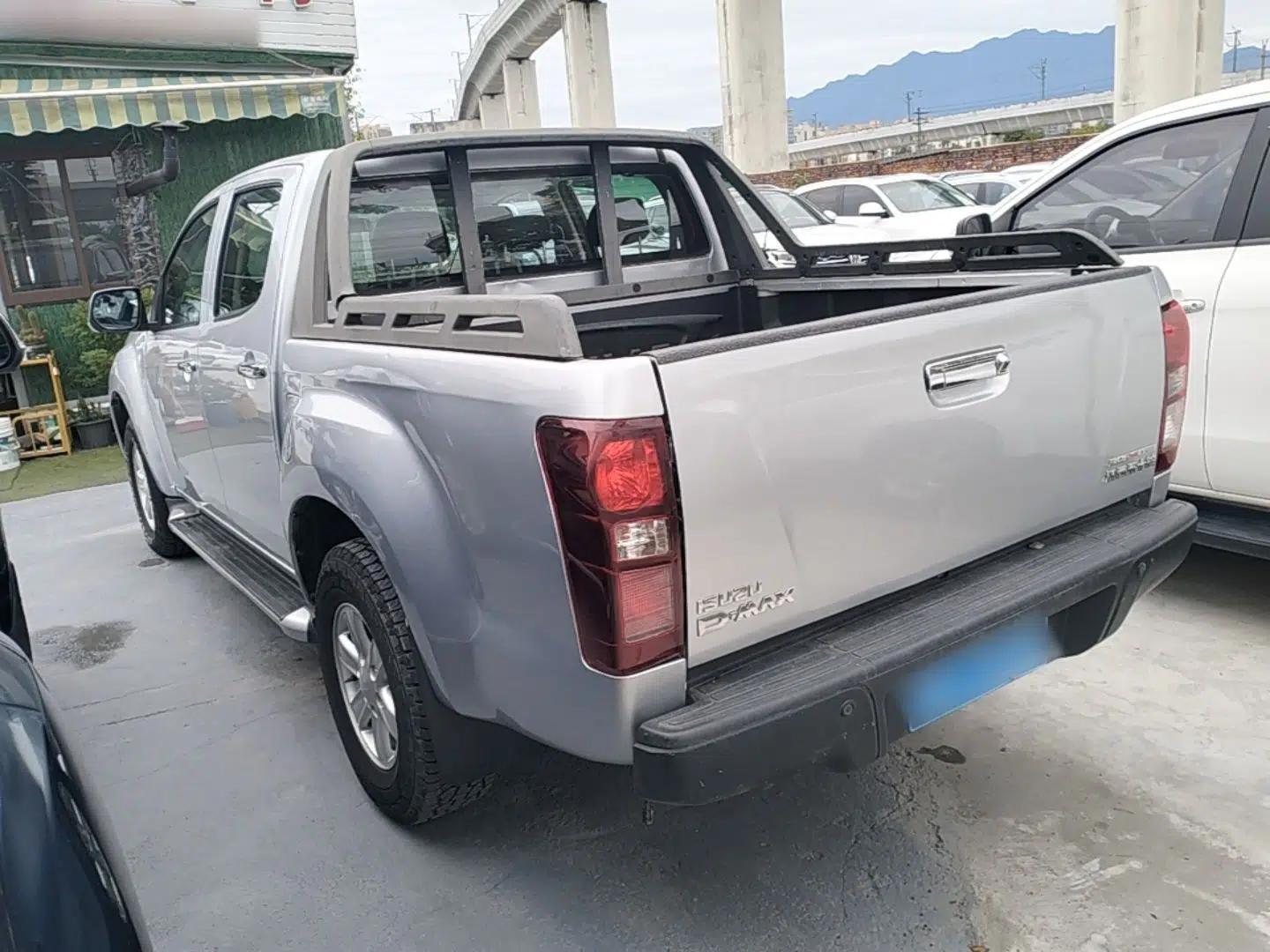 Isuzu D-MAX 2018 3.0T Two-Wheel Drive Automatic Elite Version 4JJ1-TC HI — миниатюра 4