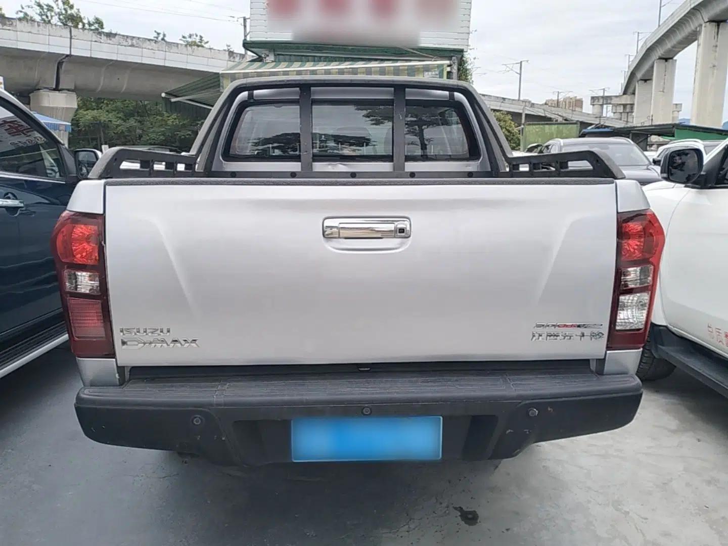 Isuzu D-MAX 2018 3.0T Two-Wheel Drive Automatic Elite Version 4JJ1-TC HI — миниатюра 5