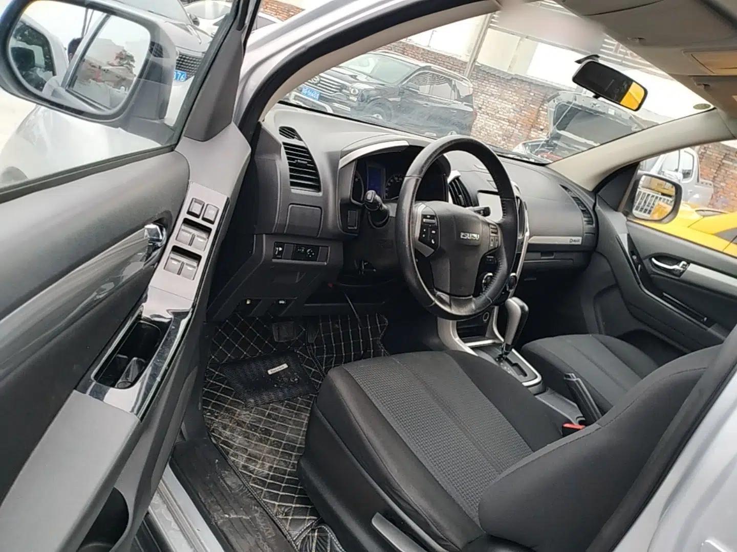 Isuzu D-MAX 2018 3.0T Two-Wheel Drive Automatic Elite Version 4JJ1-TC HI — миниатюра 18