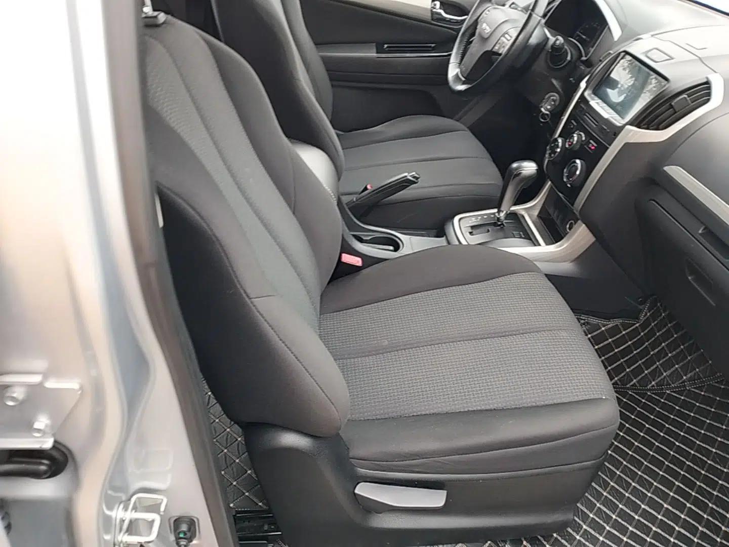 Isuzu D-MAX 2018 3.0T Two-Wheel Drive Automatic Elite Version 4JJ1-TC HI — миниатюра 19